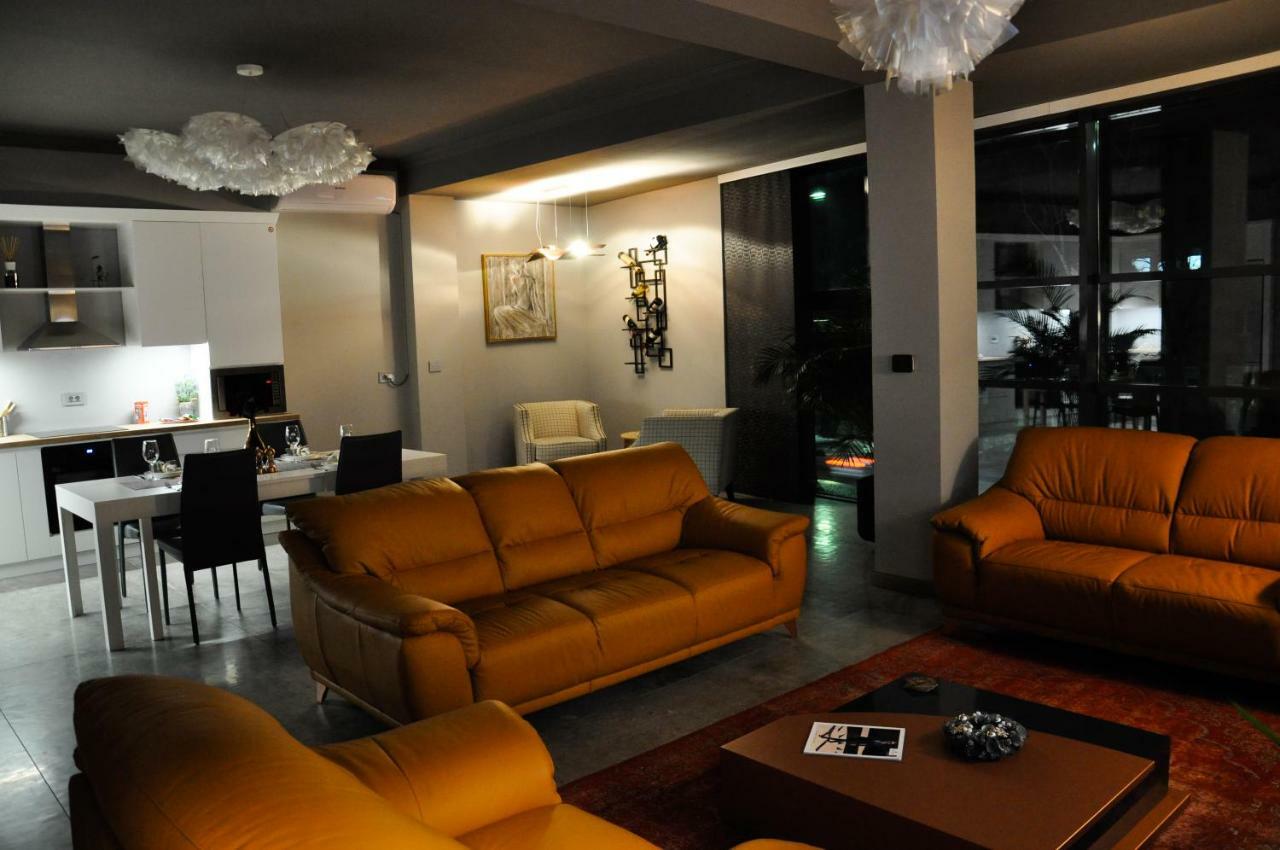 Rubio Residence - Accmonia Luxury Apartment Arad Buitenkant foto